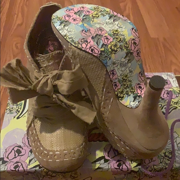 Irregular Choice shoes- Mutiny! Abigail Choice - Picture 2 of 3